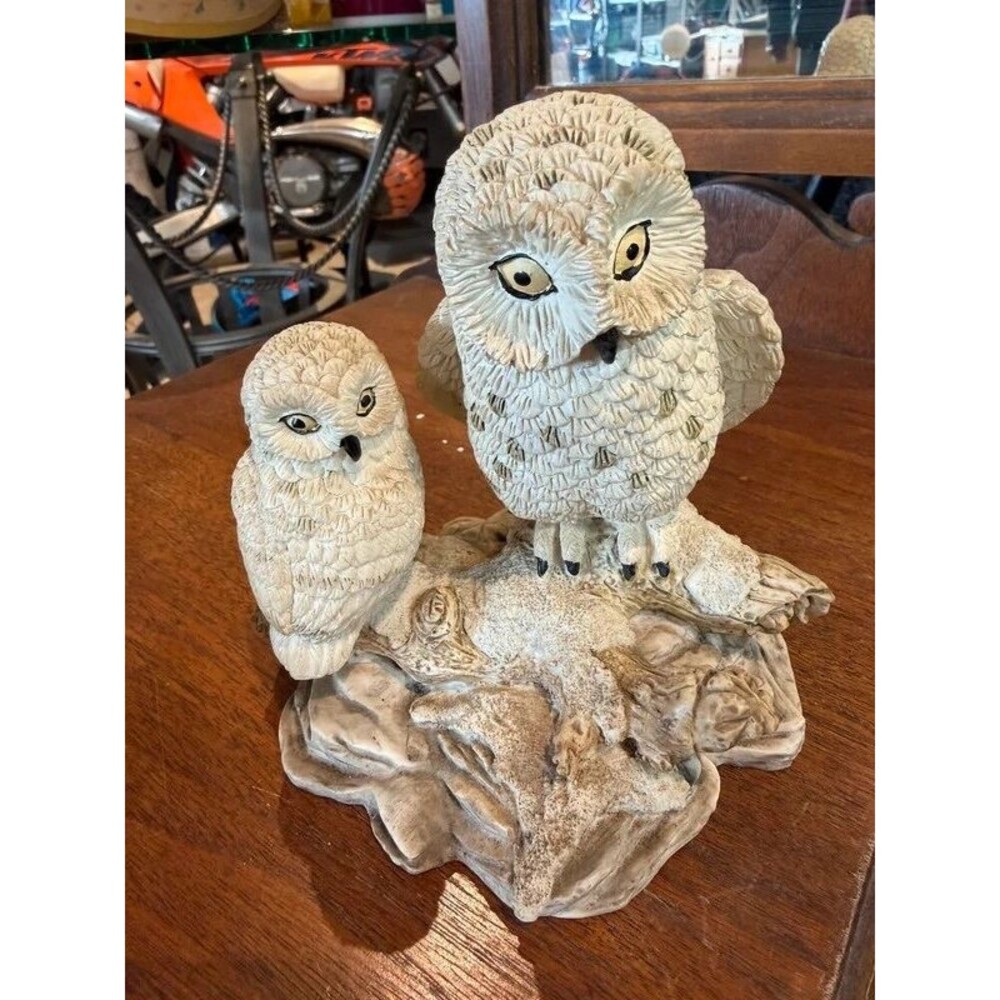 Detailed Snowy Owl Family Resin Figurine – Woodland Wildlife Décor